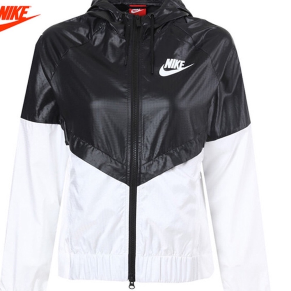 NIKE WINDBREAKER